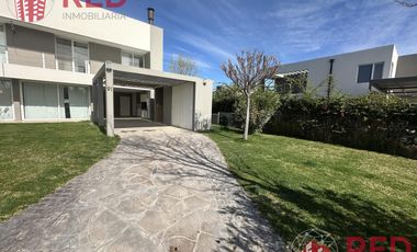 Alquiler de Casa en Barrio Comahue Golf Club