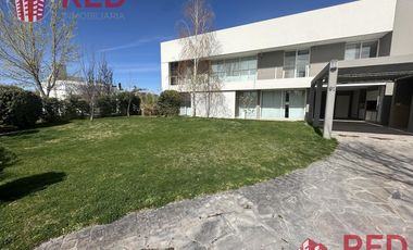 Alquiler de Casa en Barrio Comahue Golf Club