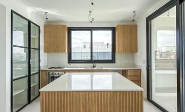 Casa en venta, al agua, de 7 ambientes, en Barrio Santa Ana