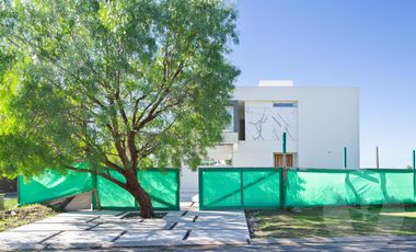 Casa en venta y alquiler - Barrio Santa Juana, Canning