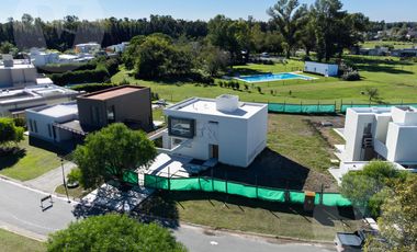 Casa en venta y alquiler - Barrio Santa Juana, Canning