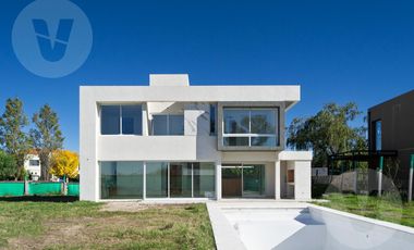 Casa en venta y alquiler - Barrio Santa Juana, Canning