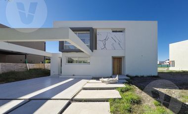 Casa en venta y alquiler - Barrio Santa Juana, Canning