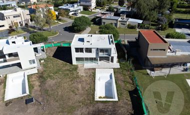 Casa en venta y alquiler - Barrio Santa Juana, Canning