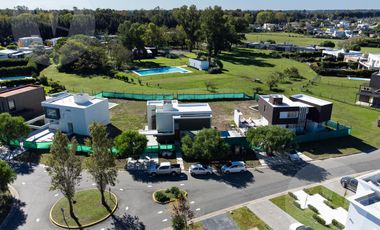 Casa en venta y alquiler - Barrio Santa Juana, Canning