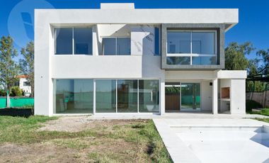 Casa en venta y alquiler - Barrio Santa Juana, Canning