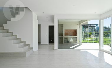 Casa en venta y alquiler - Barrio Santa Juana, Canning