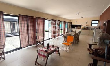 Casa 3 dormitorios en Colastiné, quincho, pileta y amplio terreno