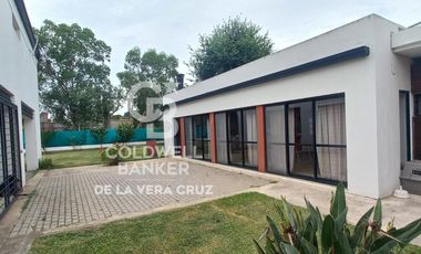 Casa 3 dormitorios en Colastiné, quincho, pileta y amplio terreno