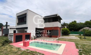 Casa 3 dormitorios en Colastiné, quincho, pileta y amplio terreno