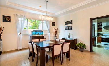 VENTA DE CASA EN ALTOS DEL COUNTRY, SAN MIGUELITO (2)