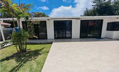 VENTA CASA DE PLAYA EN CORONADO MODERNA CON PISCINA Y JACUZZI