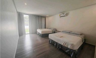 VENTA CASA DE PLAYA EN CORONADO MODERNA CON PISCINA Y JACUZZI