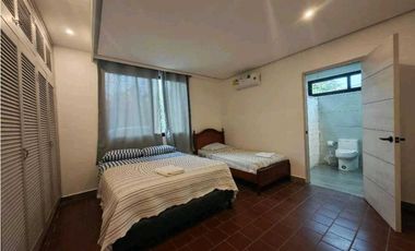 VENTA CASA DE PLAYA EN CORONADO MODERNA CON PISCINA Y JACUZZI