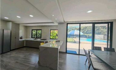 VENTA CASA DE PLAYA EN CORONADO MODERNA CON PISCINA Y JACUZZI