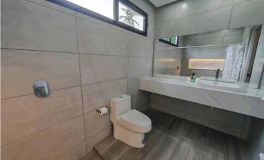 VENTA CASA DE PLAYA EN CORONADO MODERNA CON PISCINA Y JACUZZI