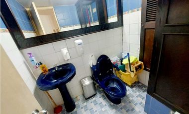 VENTA Y ALQUILER OFICINA 78m2 CON A/A EN OBARRIO A PASOS DE VIA ESPAÑA