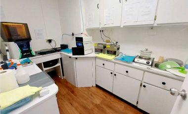 VENTA Y ALQUILER OFICINA 78m2 CON A/A EN OBARRIO A PASOS DE VIA ESPAÑA