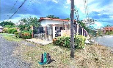 ALQUILO  CASA DE 4HAB 5 BAÑOS  CERCA AL TERRONAL DAVID