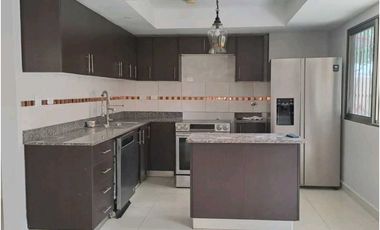 ALQUILO CASA PANAMA PACIFICO WOODLANS CON LINEA BLANCA 4 PANELES SOLAR