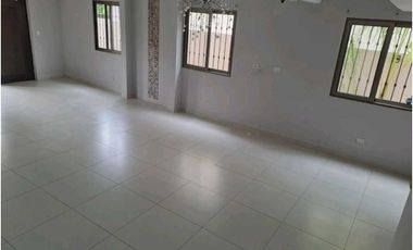 ALQUILO CASA PANAMA PACIFICO WOODLANS CON LINEA BLANCA 4 PANELES SOLAR