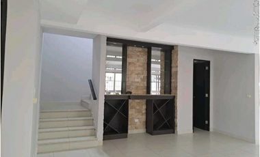 ALQUILO CASA PANAMA PACIFICO WOODLANS CON LINEA BLANCA 4 PANELES SOLAR