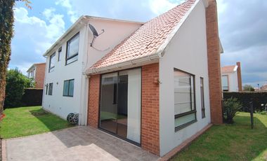 ARRIENDO CASA EN CONJUNTO CERRADO COTA  $ 4.800.000