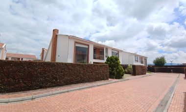 ARRIENDO CASA EN CONJUNTO CERRADO COTA  $ 4.800.000