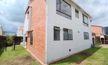 ARRIENDO CASA EN CONJUNTO CERRADO COTA  $ 4.800.000