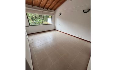 CASA EN ARRIENDO SECTOR LOMA DEL CHOCHO - ENVIGADO