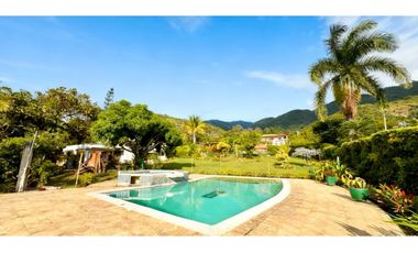 Finca campestre en venta con piscina - La Buitrera Palmira Valle