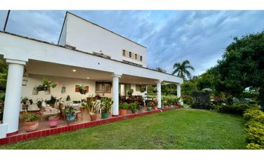 Finca campestre en venta con piscina - La Buitrera Palmira Valle