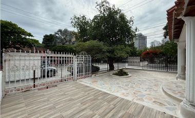 Arriendo casa comercial de esquina en El Prado - SMR