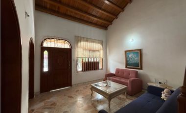 Arriendo casa comercial de esquina en El Prado - SMR