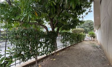 Arriendo casa comercial de esquina en El Prado - SMR