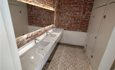 CASONA COLONIAL - REMODELADA  - MAS DE 12 AMBIENTES - PLENO CENTRO