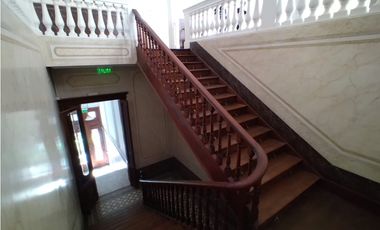 CASONA COLONIAL - REMODELADA  - MAS DE 12 AMBIENTES - PLENO CENTRO