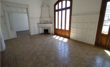CASONA COLONIAL - REMODELADA  - MAS DE 12 AMBIENTES - PLENO CENTRO