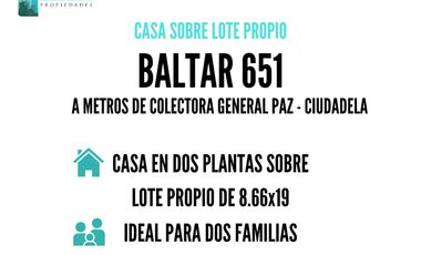 Casa sobre lote propio de 4 ambientes con terraza, patio y garage, Ciudadela.