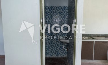 Casa en alquiler c/ cochera en Carlos Spegazzini