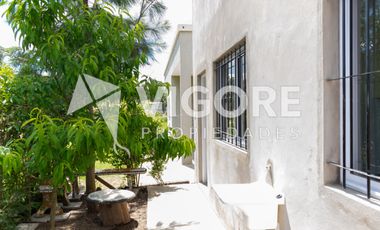 Casa en alquiler c/ cochera en Carlos Spegazzini