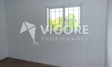 Casa en alquiler c/ cochera en Carlos Spegazzini