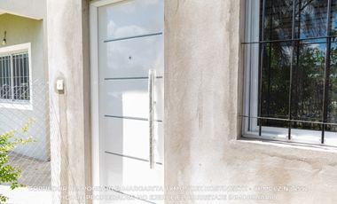 Casa en alquiler con cochera en Carlos Spegazzini Imperdible Excelente ubicación