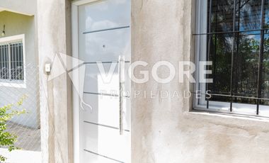 Casa en alquiler c/ cochera en Carlos Spegazzini