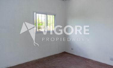 Casa en alquiler c/ cochera en Carlos Spegazzini