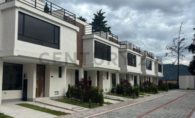 CASA DE VENTA POR ESTRENAR TUMBACO CERCA VIÑA ALTA
