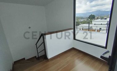 CASA DE VENTA POR ESTRENAR TUMBACO CERCA VIÑA ALTA