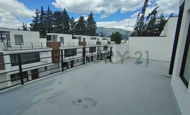 CASA DE VENTA POR ESTRENAR TUMBACO CERCA VIÑA ALTA