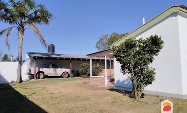 Casa en alquiler c/ cochera en Villa Allende