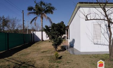 Casa en alquiler c/ cochera en Villa Allende